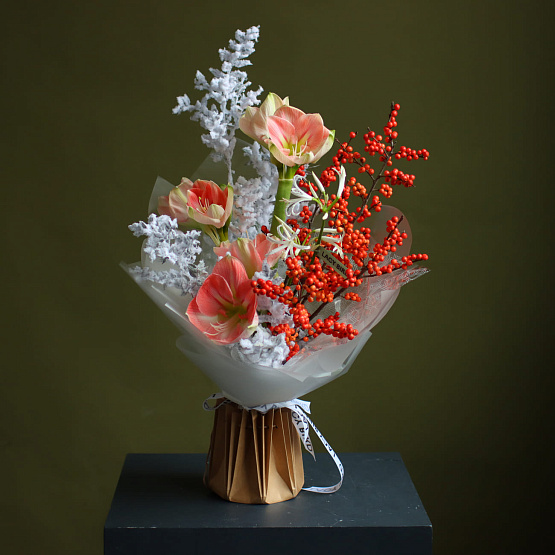Авторский букет «Ягоды на снегу»
