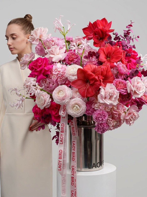 Бидон с цветами «Влюбленные сердца»