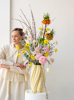 Букет в вазе «Светлый праздник»