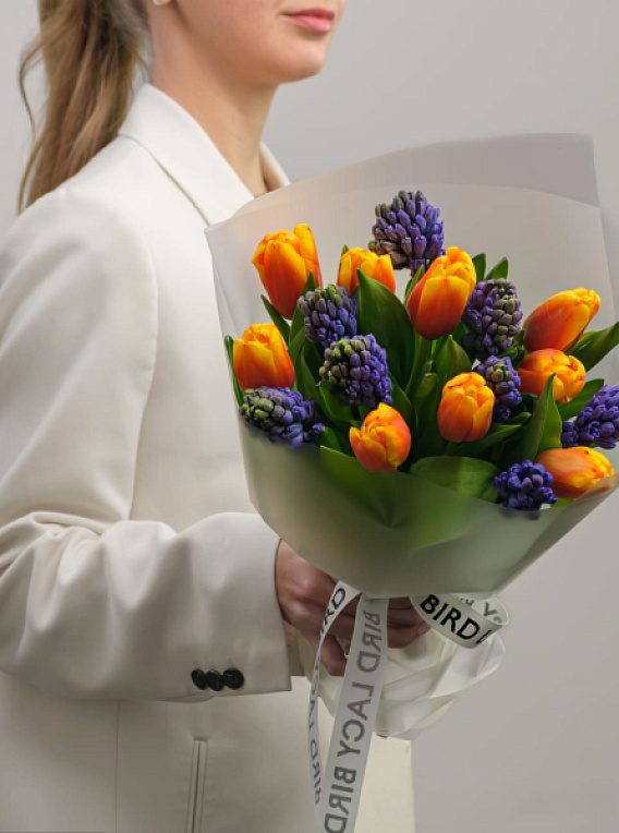 Дуо №2: синие гиацинты, оранжевые тюльпаны