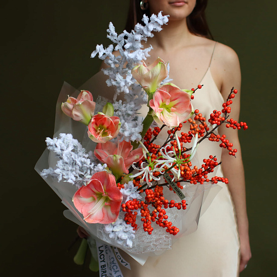Авторский букет «Ягоды на снегу»