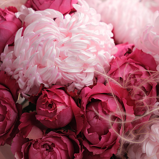 Дуобукет с хризантемой и кустовой розой