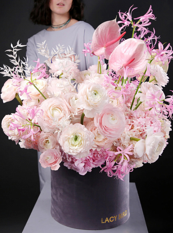 Коробка с цветами «Любовные истории»