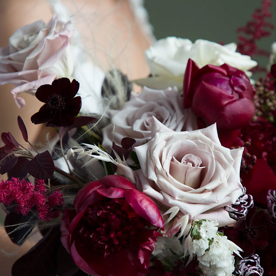 Burgundy-white Sprawling Bridal Bouquet