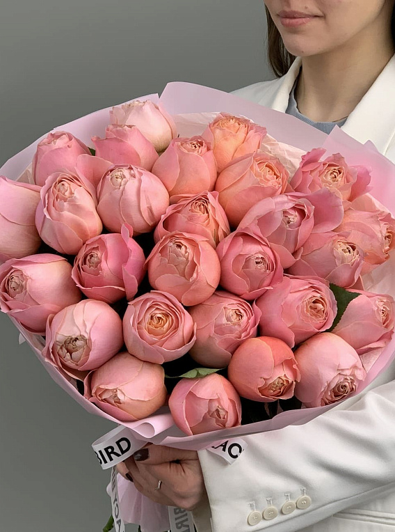 Mono bouquet of peonies and roses from the Secret Garden