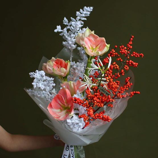 Авторский букет «Ягоды на снегу»