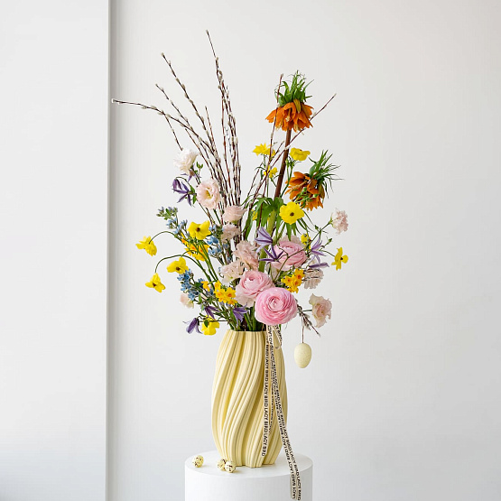 Букет в вазе «Светлый праздник»