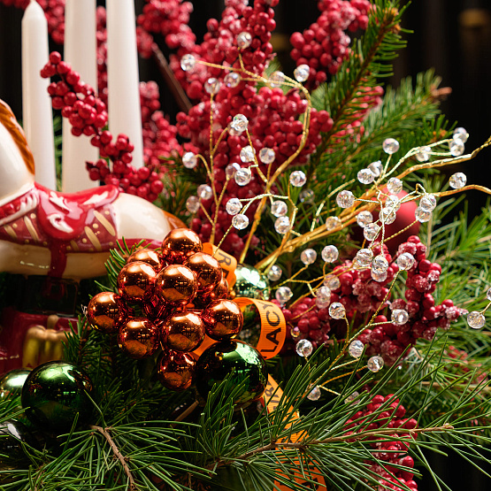 Композиция со свечами и лошадкой «Пряности и сладости»