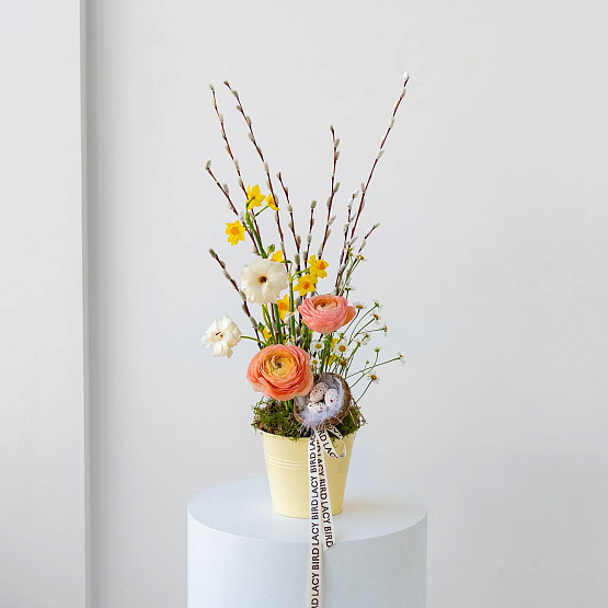 Композиция в ведёрке «Первый луч»