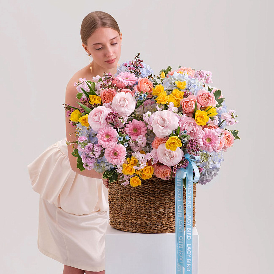 Корзина с цветами «Эйфория»