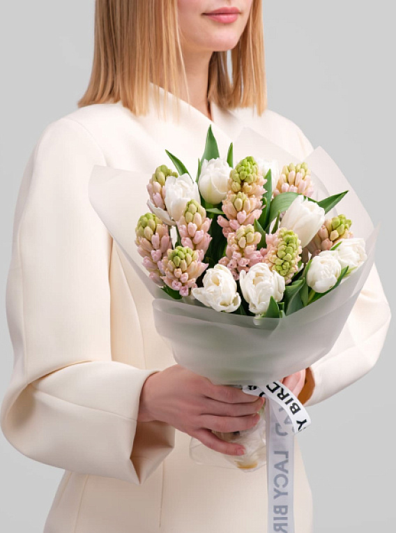 Дуо №1: розовые гиацинты, белые тюльпаны