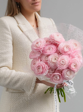 Монобукет из ранункулюсов