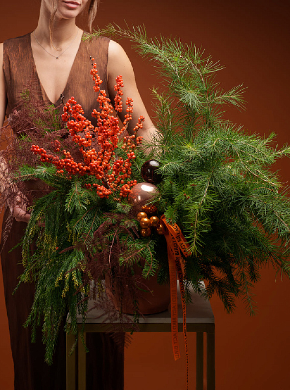 Композиция с илексом «Пряности и сладости»