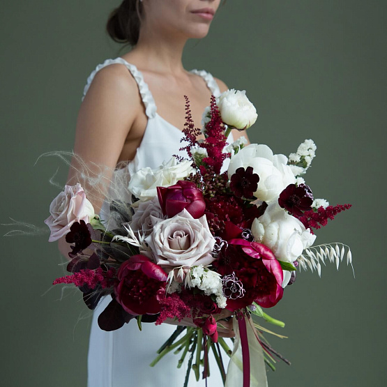 Burgundy-white Sprawling Bridal Bouquet