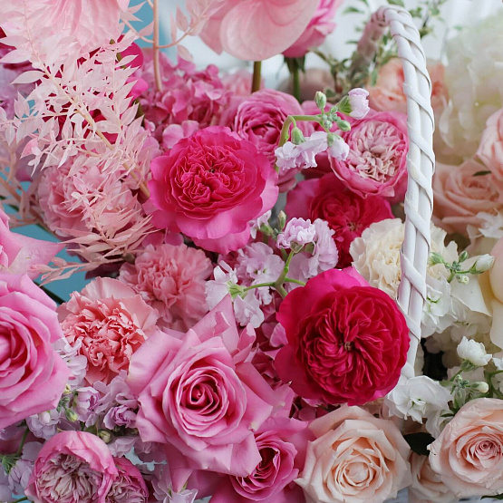 Корзина с цветами «Цветущий сад»