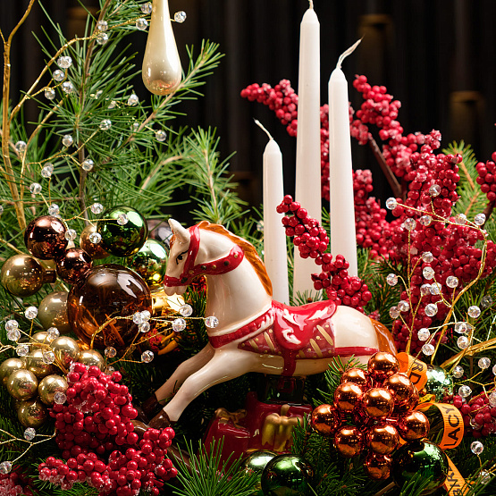 Композиция со свечами и лошадкой «Пряности и сладости»