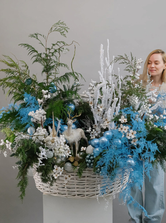 Новогодняя корзина «Снежная королева»