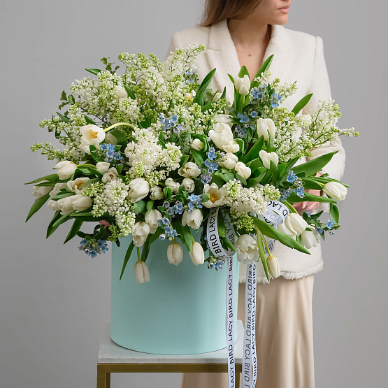 Коробка с цветами «Воздушный поцелуй»