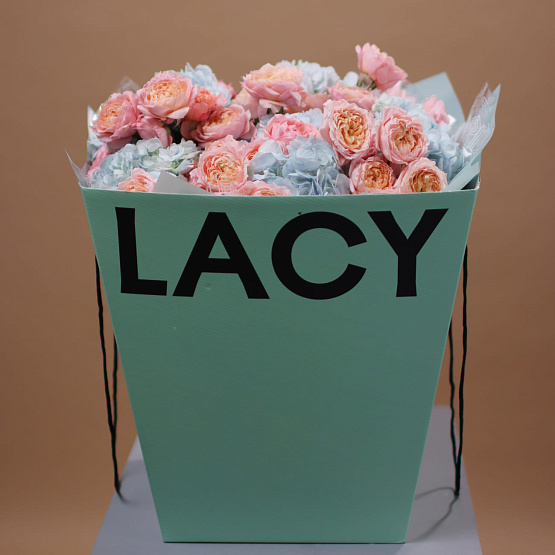 Дуобукет из гортензии и кустовой пионовидной розы