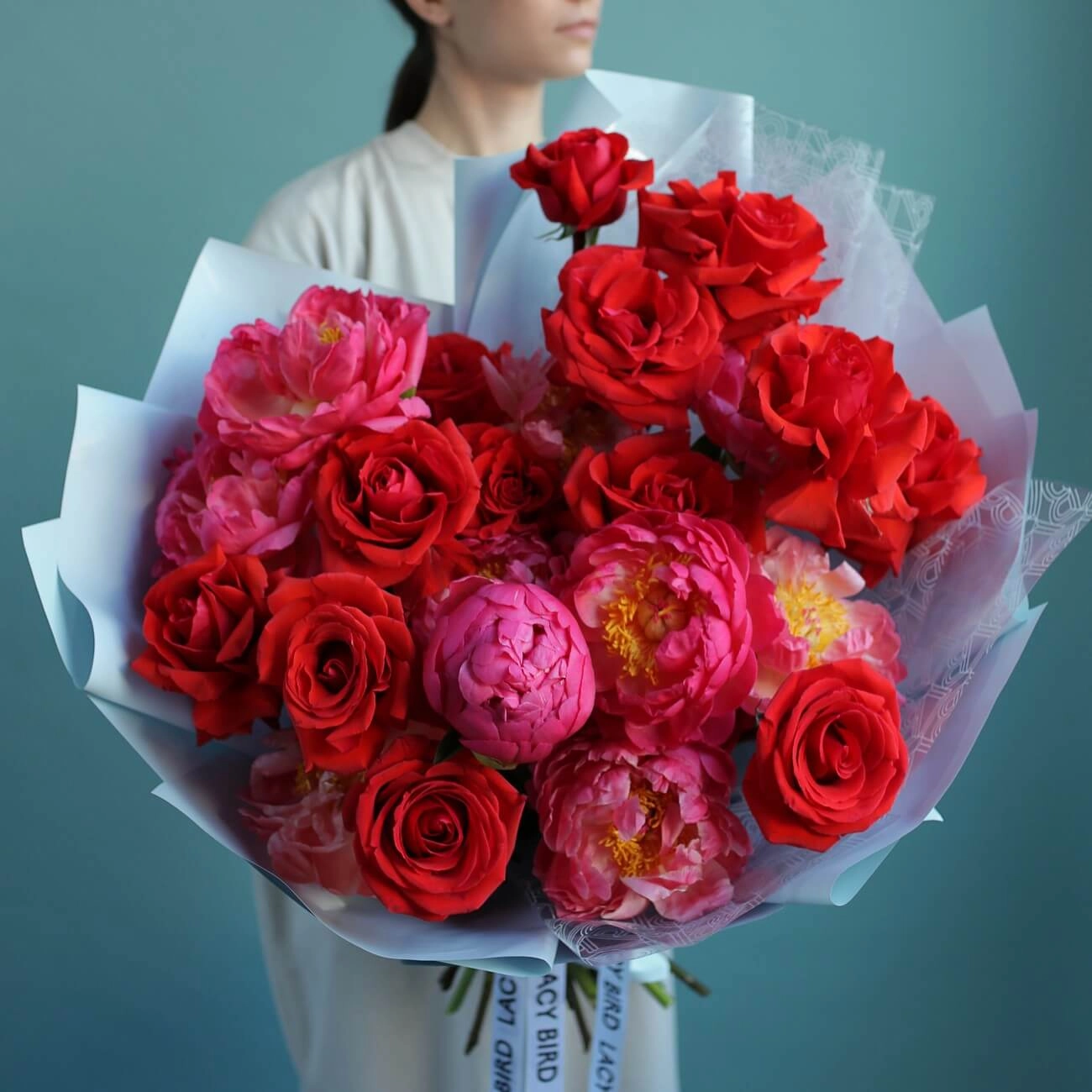 Дуобукет из роз и пионов «Coral Charm»