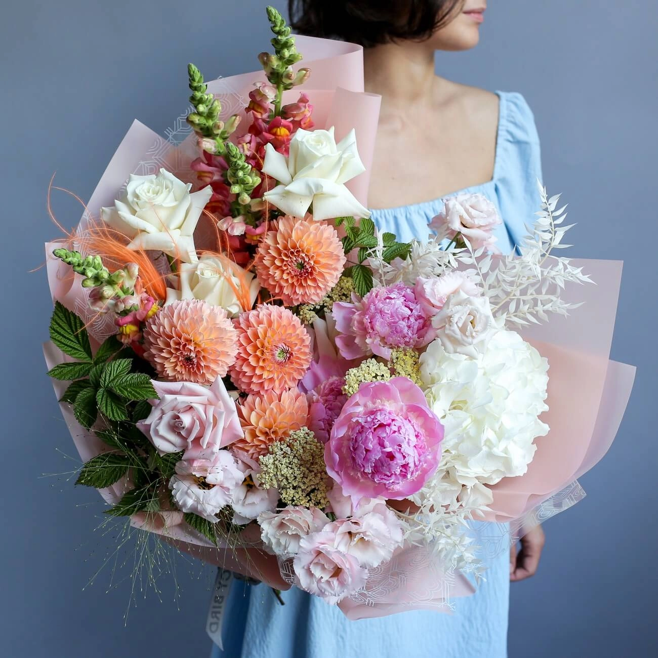 Авторский букет «Розово-персиковый»