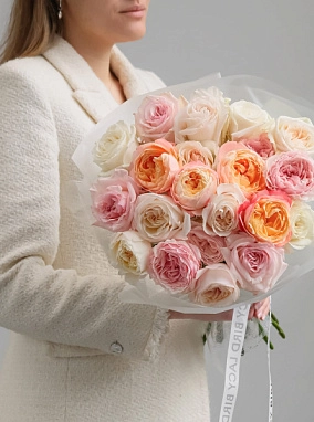 Нежный микс пионовидных роз